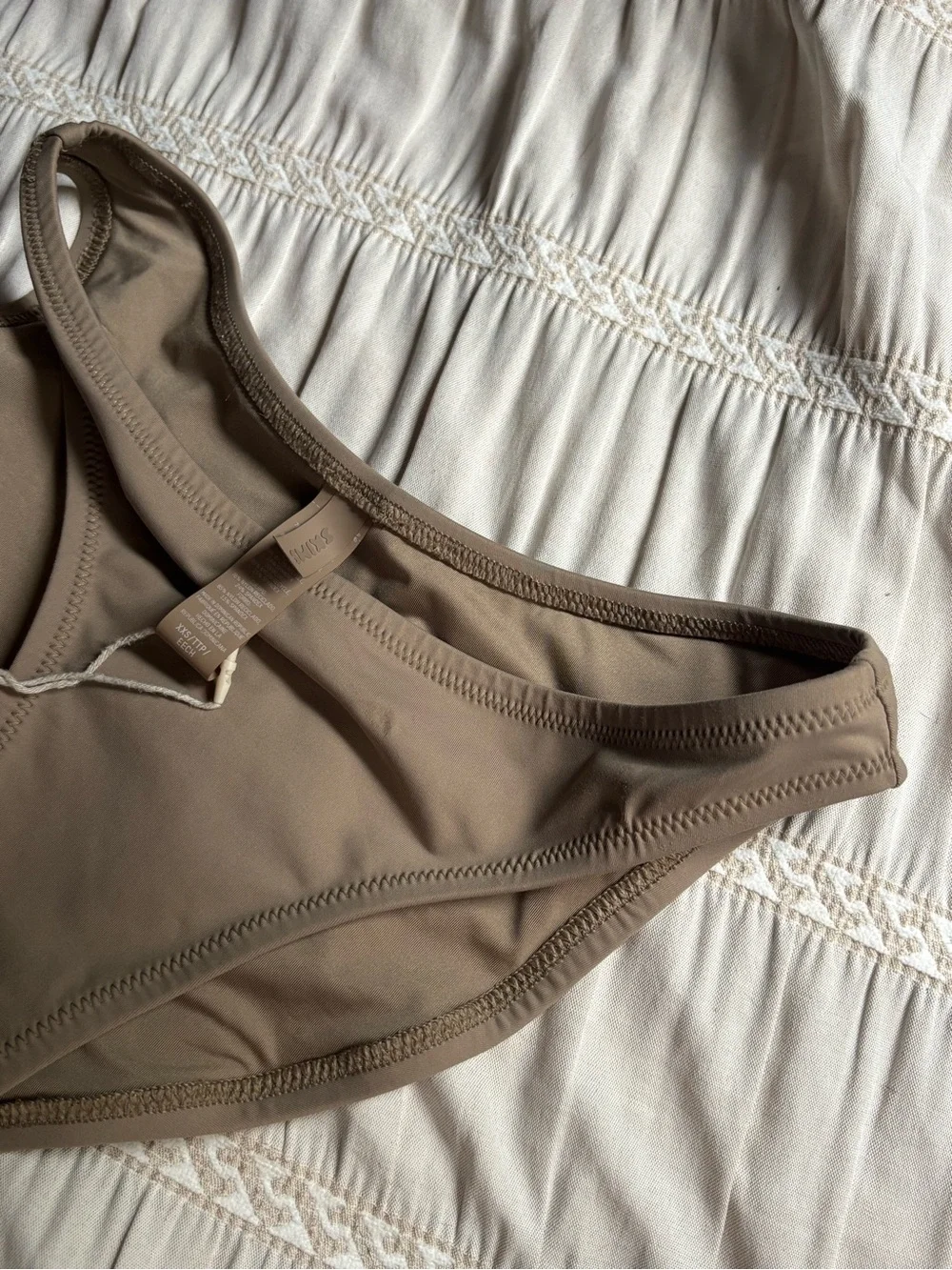 SKIMS NWT Taupe XXS Bikini Bottom - Desert .. Never worn, tag ripped in washer.